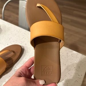 Reef sandals barely worn size 10